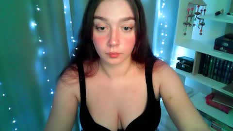 Snapshot of effie_balconii chatting on February 22, 2025, 3:25 pm effie_balconii online show from February 22, 2025, 3:25 pm