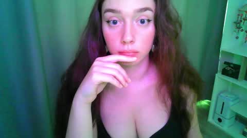 Snapshot of effie_balconii chatting on October 1, 2025, 12:00 pm effie_balconii online show from October 1, 2025, 12:00 pm