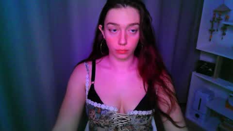 Snapshot of effie_balconii chatting on November 27, 2025, 4:20 pm effie_balconii online show from November 27, 2025, 4:20 pm