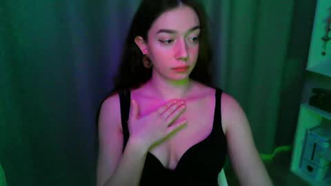 Snapshot of effie_balconii chatting on March 15, 2026, 3:51 pm effie_balconii online show from March 15, 2026, 3:51 pm