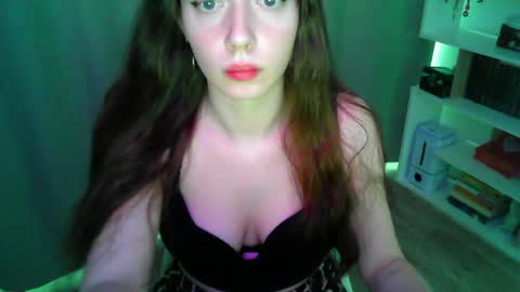 Snapshot of effie_balconii chatting on April 10, 2026, 10:53 am effie_balconii online show from April 10, 2026, 10:53 am