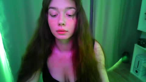Snapshot of effie_balconii chatting on April 16, 2026, 2:29 pm effie_balconii online show from April 16, 2026, 2:29 pm