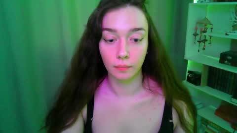 Snapshot of effie_balconii chatting on May 14, 2026, 4:03 pm effie_balconii online show from May 14, 2026, 4:03 pm