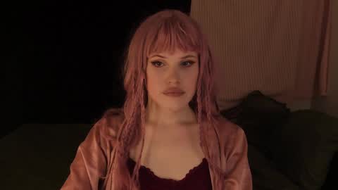 Effie Mur online show from December 1, 2024, 6:19 pm