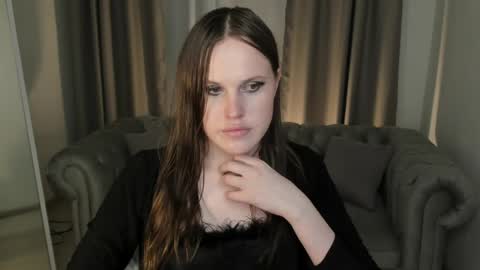 Effie Mur online show from May 18, 2026, 8:36 pm