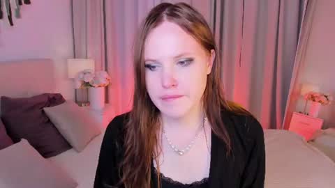 Effie Mur online show from July 6, 2026, 9:17 pm