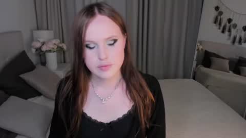Effie Mur online show from July 10, 2026, 9:39 pm