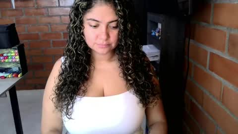 efy_lopez online show from April 14, 2026, 1:39 pm