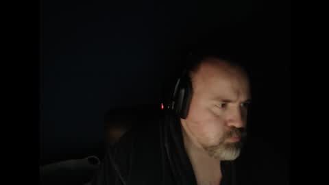 Snapshot of ehmac84 chatting on November 28, 2025, 11:07 pm Eh Mac online show from November 28, 2025, 11:07 pm