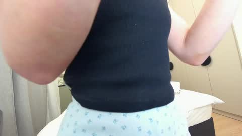 Snapshot of ehotlovea chatting on February 26, 2025, 2:37 am Erik and Alice online show from February 26, 2025, 2:37 am