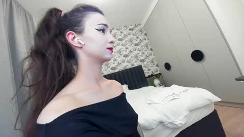 Snapshot of ehotlovea chatting on March 1, 2025, 5:52 am Erik and Alice online show from March 1, 2025, 5:52 am