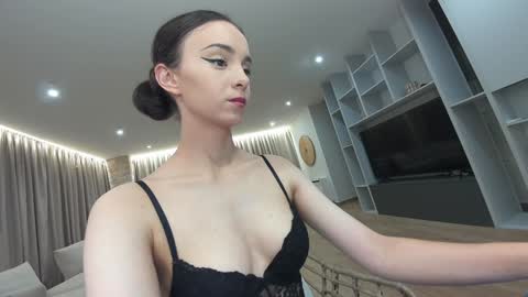 Snapshot of ehotlovea chatting on October 10, 2025, 12:09 am Erik and Alice online show from October 10, 2025, 12:09 am