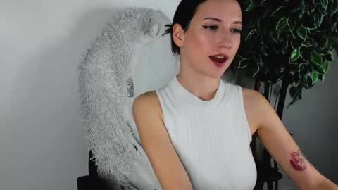 eileenmoores online show from October 14, 2025, 3:24 pm