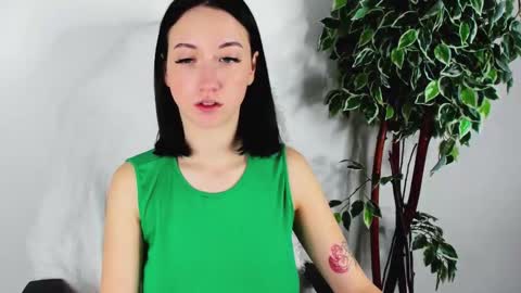 eileenmoores online show from October 17, 2025, 12:08 pm