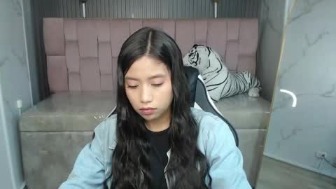 eimy18_b online show from May 7, 2026, 1:16 pm