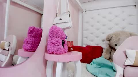 Snapshot of eimy_skinny chatting on February 20, 2026, 12:49 pm eimy online show from February 20, 2026, 12:49 pm