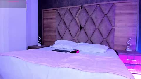 YG COUPLE online show from December 17, 2025, 8:59 pm