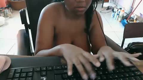 Snapshot of eirondra_valeen chatting on October 20, 2025, 1:55 pm Eirondra Valeen online show from October 20, 2025, 1:55 pm