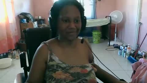 Snapshot of eirondra_valeen chatting on October 25, 2025, 1:07 pm Eirondra Valeen online show from October 25, 2025, 1:07 pm