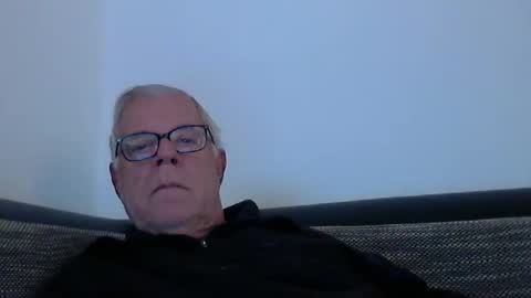 eisbaer1957 online show from November 9, 2025, 7:28 am