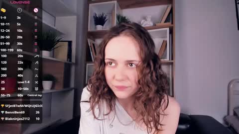 Snapshot of el1s_well chatting on February 17, 2025, 3:25 am Elis 3 online show from February 17, 2025, 3:25 am
