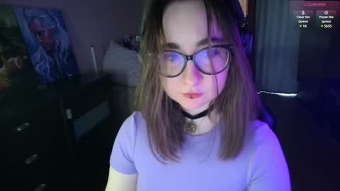 Snapshot of el_sweety chatting on December 3, 2024, 10:06 am If you like it when I meow give me a thumbs up online show from December 3, 2024, 10:06 am