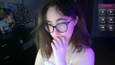 Snapshot of el_sweety chatting on December 24, 2024, 3:26 pm If you like it when I meow give me a thumbs up online show from December 24, 2024, 3:26 pm