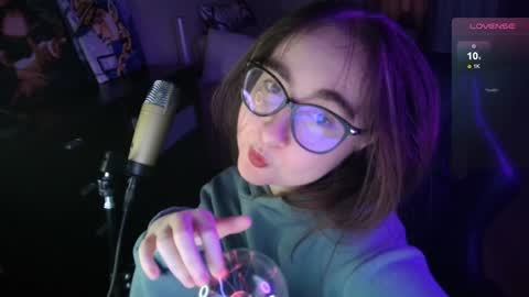 Snapshot of el_sweety chatting on January 7, 2025, 2:08 pm If you like it when I meow give me a thumbs up online show from January 7, 2025, 2:08 pm