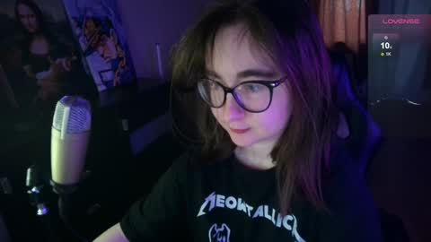 Snapshot of el_sweety chatting on January 9, 2025, 10:20 am If you like it when I meow give me a thumbs up online show from January 9, 2025, 10:20 am