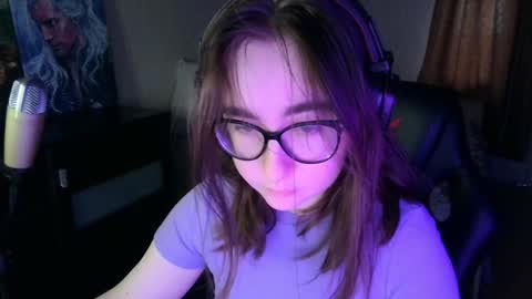 Snapshot of el_sweety chatting on January 31, 2025, 9:59 am If you like it when I meow give me a thumbs up online show from January 31, 2025, 9:59 am