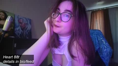 Snapshot of el_sweety chatting on February 13, 2025, 1:59 pm If you like it when I meow give me a thumbs up online show from February 13, 2025, 1:59 pm