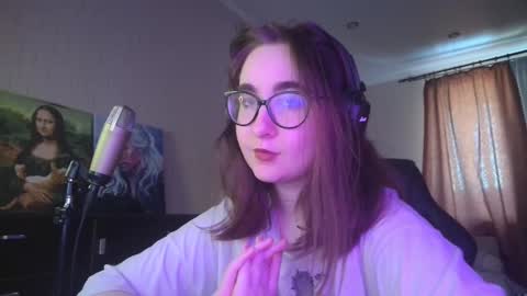 Snapshot of el_sweety chatting on February 20, 2025, 1:19 pm If you like it when I meow give me a thumbs up online show from February 20, 2025, 1:19 pm