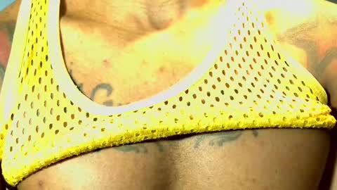Snapshot of el_vecino_m chatting on April 23, 2026, 5:41 am el_vecino_m online show from April 23, 2026, 5:41 am