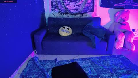 Ela  Help me reach 100 thumbs up online show from January 16, 2025, 12:55 am