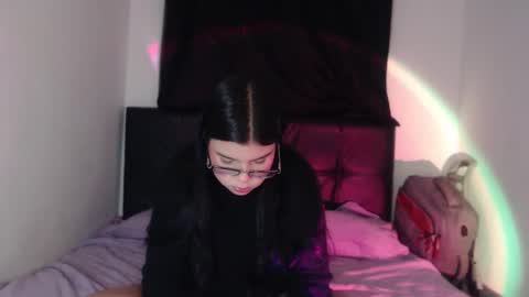 Ela online show from April 5, 2026, 3:04 am