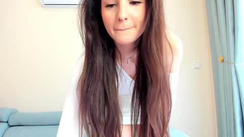 Ela online show from October 6, 2025, 6:44 am