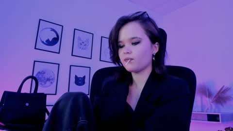 Snapshot of elainebeness chatting on December 18, 2024, 2:10 am Your sweet girl online show from December 18, 2024, 2:10 am