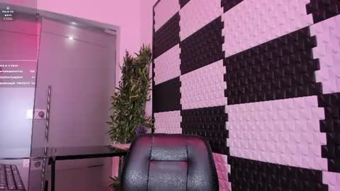 ElaineLaurent online show from June 25, 2026, 5:12 am