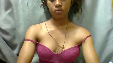 elaliealdy online show from October 19, 2025, 10:49 am