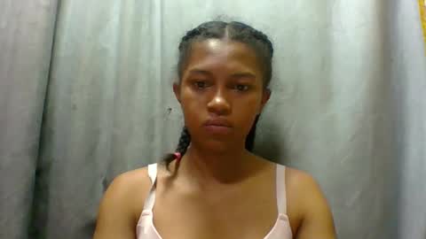 elaliealdy online show from December 17, 2025, 4:40 am