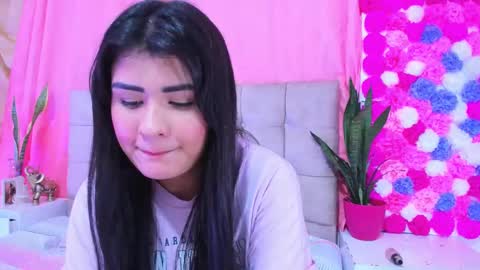 Snapshot of elalove_ chatting on February 3, 2025, 1:52 am Ela online show from February 3, 2025, 1:52 am