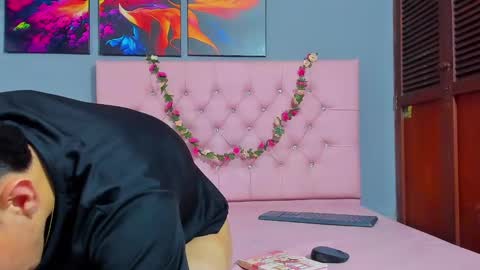 Elan Giralon online show from November 19, 2025, 11:27 pm