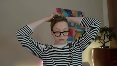 Snapshot of elani_lune chatting on May 3, 2026, 12:11 pm Elani online show from May 3, 2026, 12:11 pm