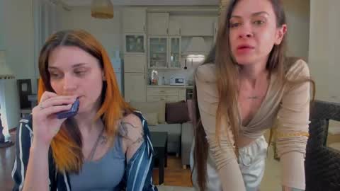 Snapshot of elani_lune chatting on May 12, 2026, 8:28 pm Elani online show from May 12, 2026, 8:28 pm