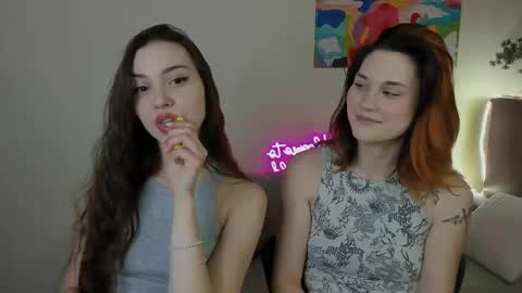Snapshot of elani_lune chatting on June 1, 2026, 9:11 am Elani online show from June 1, 2026, 9:11 am