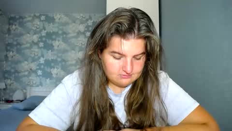 Elanis online show from September 22, 2025, 1:46 pm