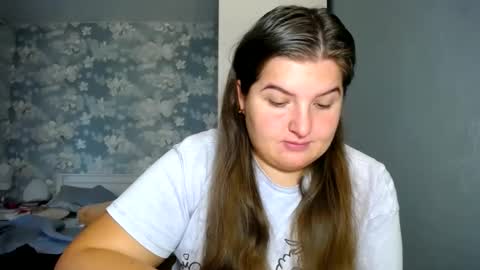 Elanis online show from October 4, 2025, 12:47 pm