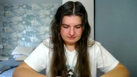 Snapshot of elanis_blair chatting on March 10, 2026, 9:36 am Elanis online show from March 10, 2026, 9:36 am