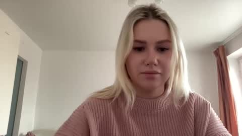 Snapshot of elaraluxxxe chatting on February 14, 2025, 12:03 pm elaraluxxxe online show from February 14, 2025, 12:03 pm