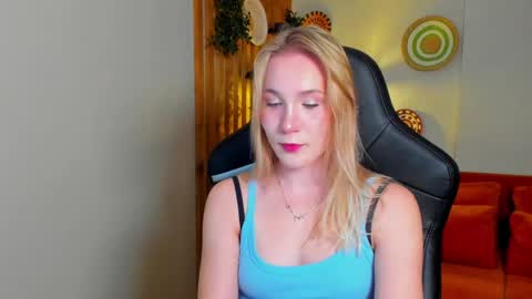 Snapshot of elaravoltage chatting on May 5, 2026, 5:15 am elaravoltage online show from May 5, 2026, 5:15 am